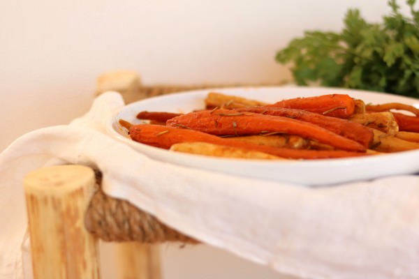 Cenoura e raiz de salsa no forno